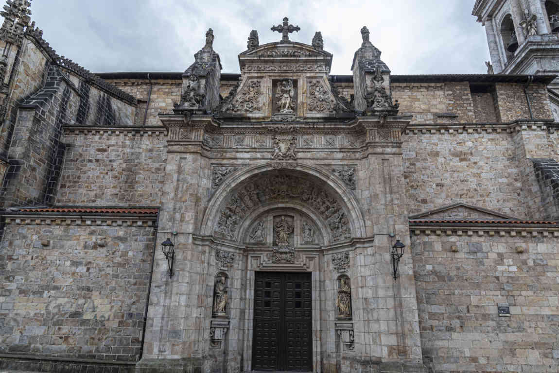 Guipúzcoa - Oñati 10 - iglesia de San Miguel.jpg
